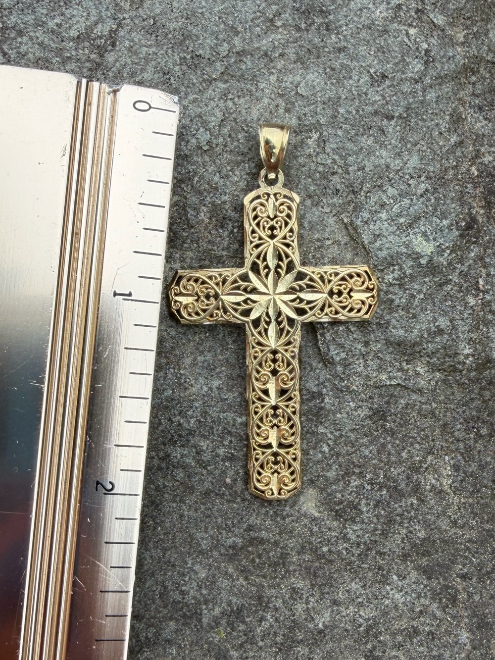 Estate 10 Karat Gold Filigree Cross Pendant 2g - Picture 8 of 10